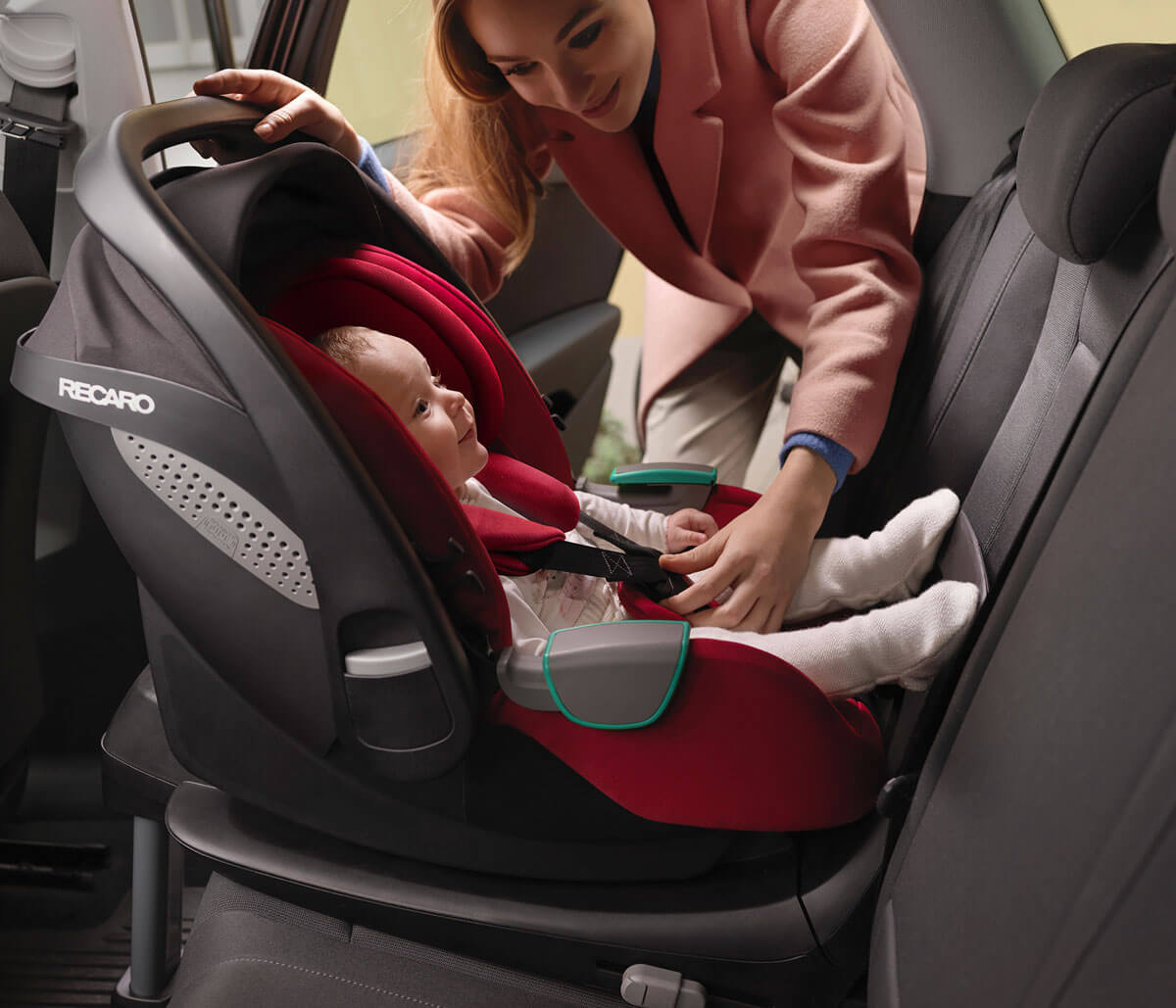 djecja-autosjedalica-lupinica-recaro-avan-isize-lifestyle