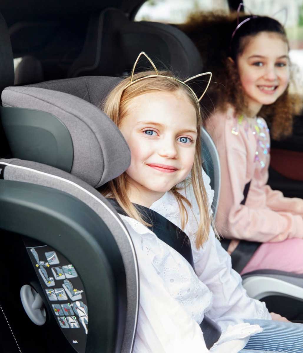 BeSafe-autosjedalica-iZi-Flex-S-FIX-crna-unutrašnjost-automobila-3a