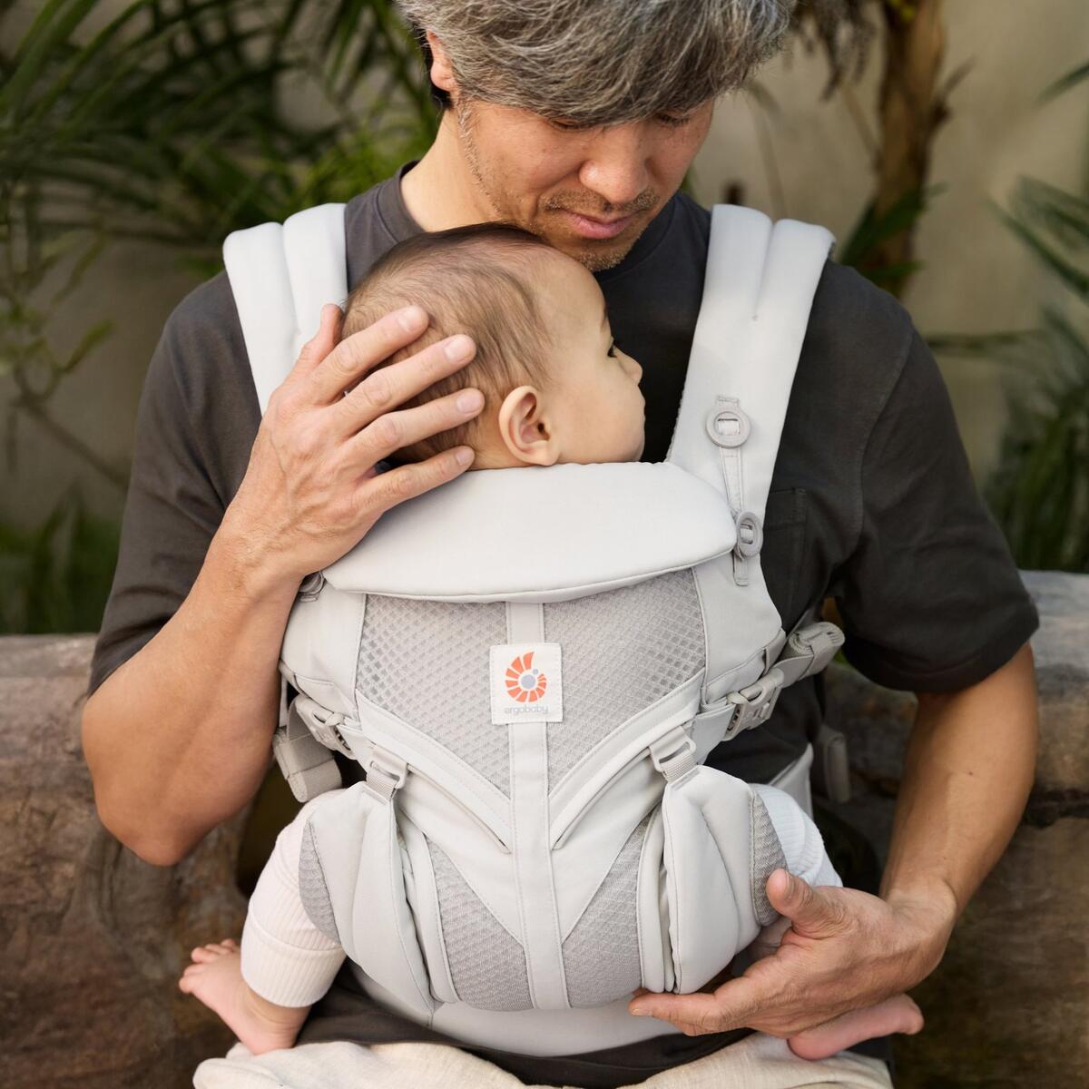 Nosiljka Ergobaby Omni Classic Mesh Biserno siva 4