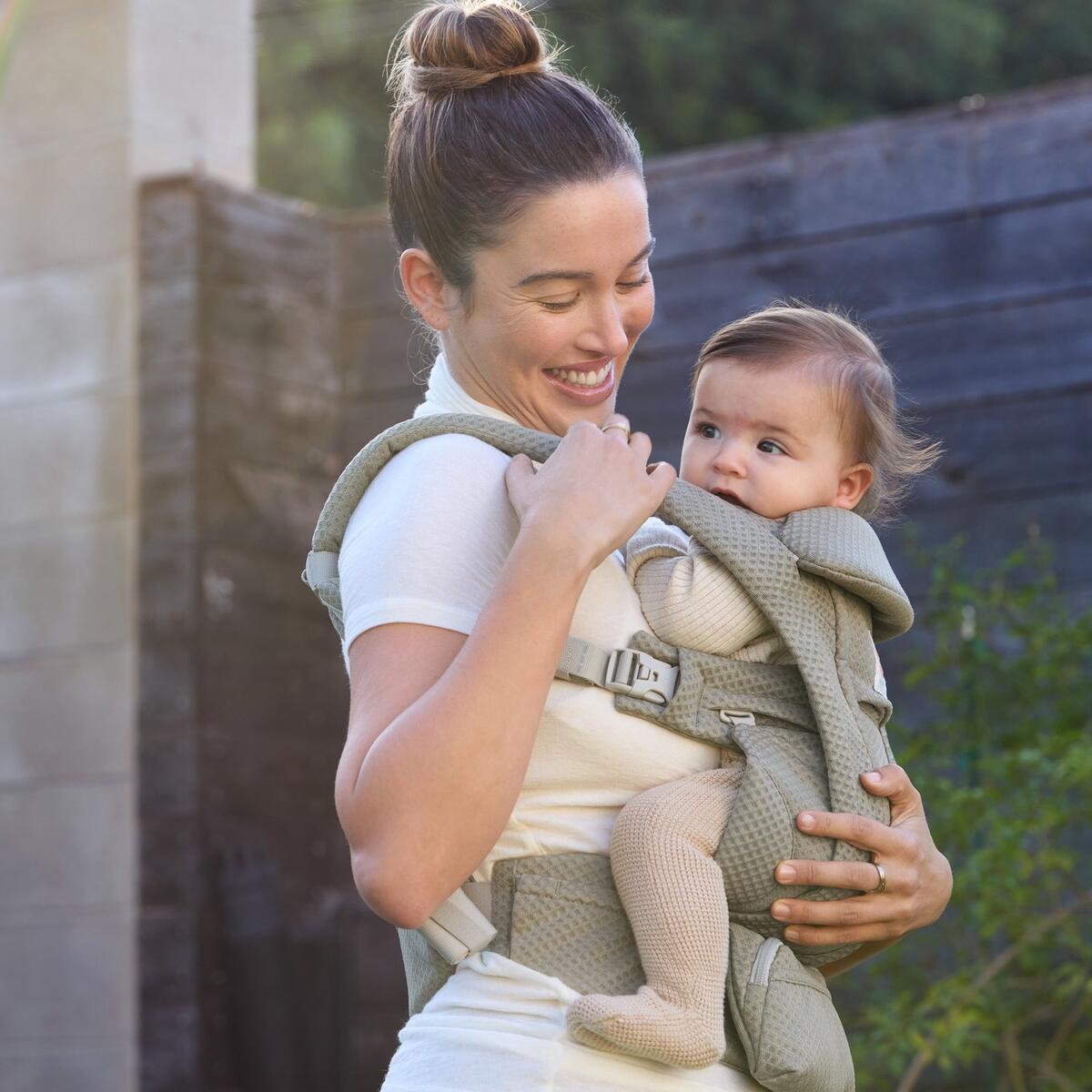 Nosiljka Ergobaby Omni Deluxe Mesh Soft Olive 3