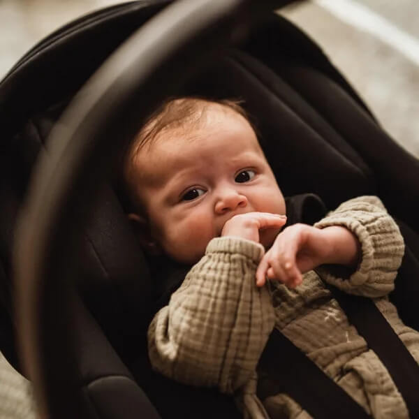 Koncept avtosedeža za dojenčke – lupinice AXKID Zero 2