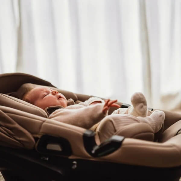 Koncept avtosedeža za dojenčke – lupinice AXKID Zero 5