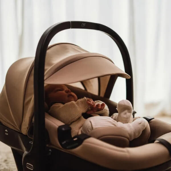 Koncept avtosedeža za dojenčke – lupinice AXKID Zero 7